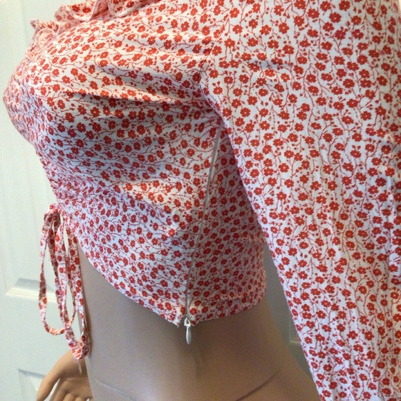 Who I Am Womens Red Distsy Floral Long Bell Sleeve Cropped Top Size 8 - Picture 3 of 6